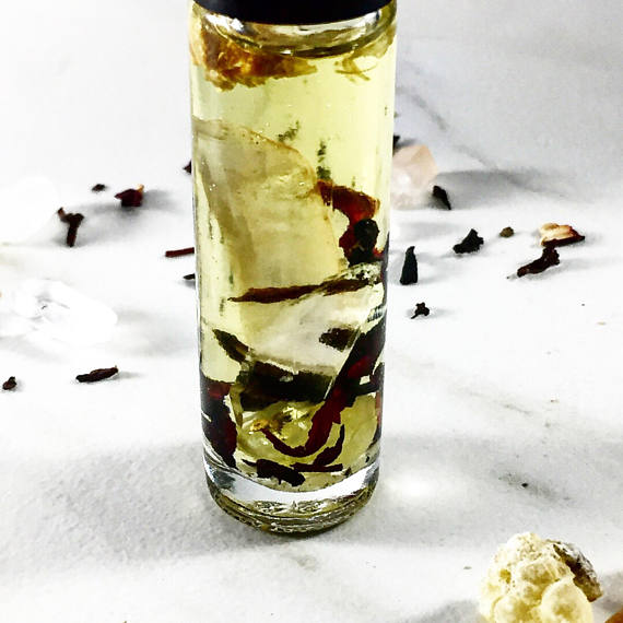 Essential Oil Blend with Crystals for deeper Meditation